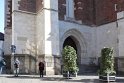 Westseite der St.-Jakobs-Kirche | Sockel des Turms | Unten: Mettener Granit, darüber Kelheimer Kalkstein, im Bereich der Ziegel: Maßwerk aus Kelheimer Kalkstein